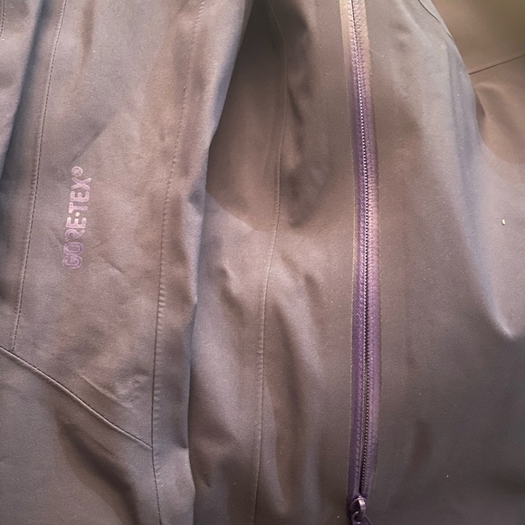 NWT Arc’teryx white line, black sapphire, Sentinel, women’s jacket - Picture 9 of 9